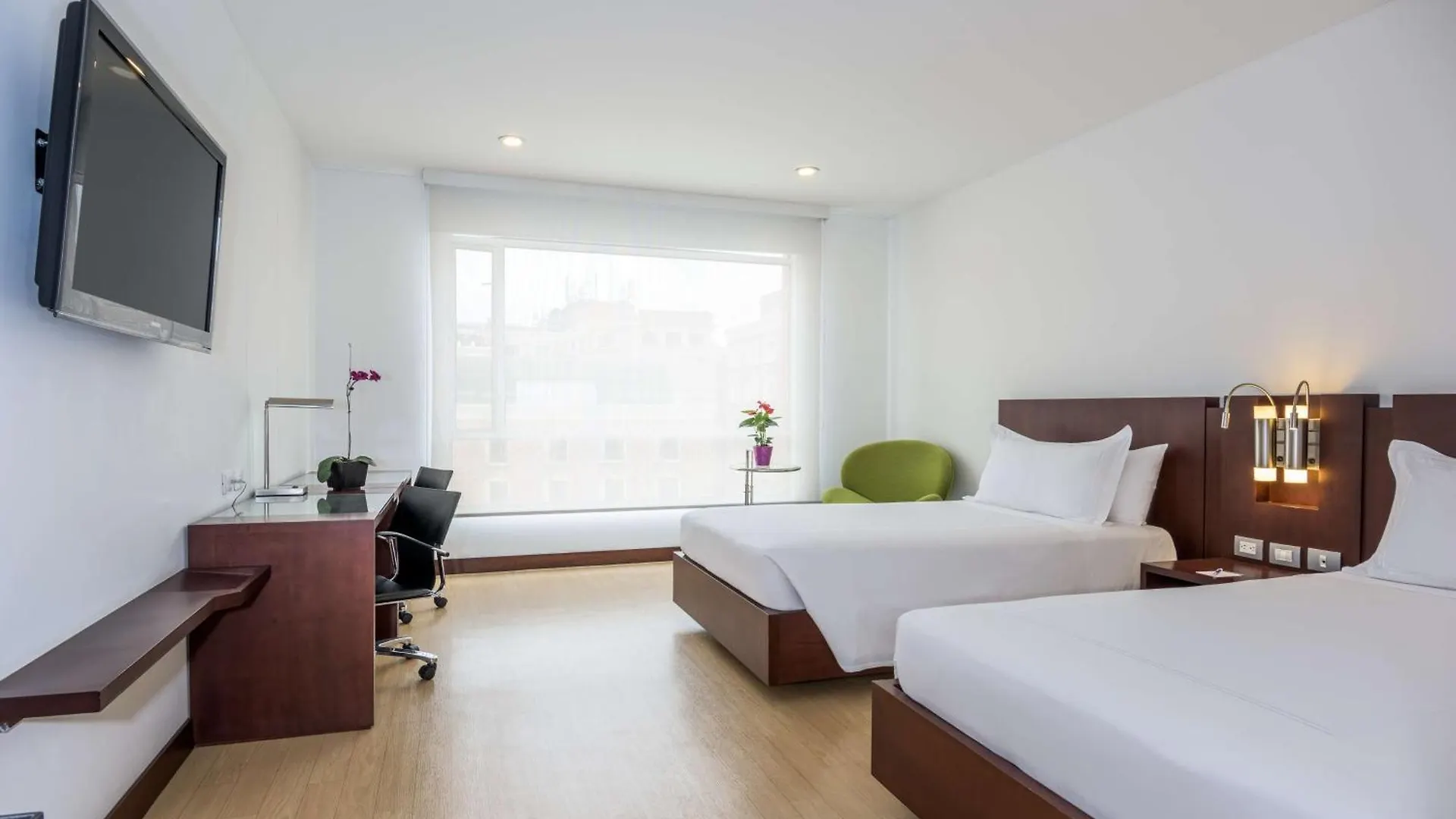 Nh Bogota Urban 93 Royal Hotel
