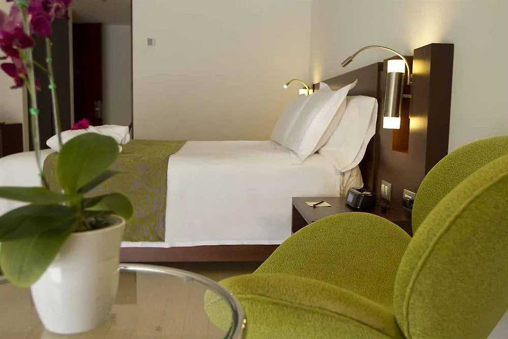 Nh Bogota Urban 93 Royal Hotel